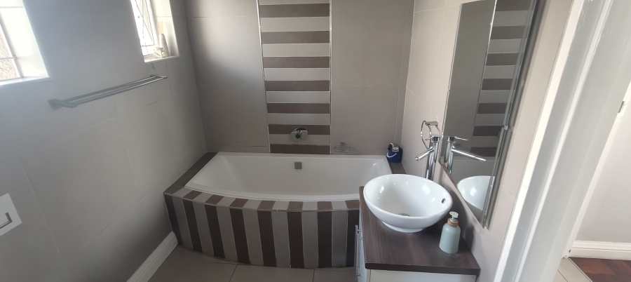 3 Bedroom Property for Sale in Kabega Park Eastern Cape